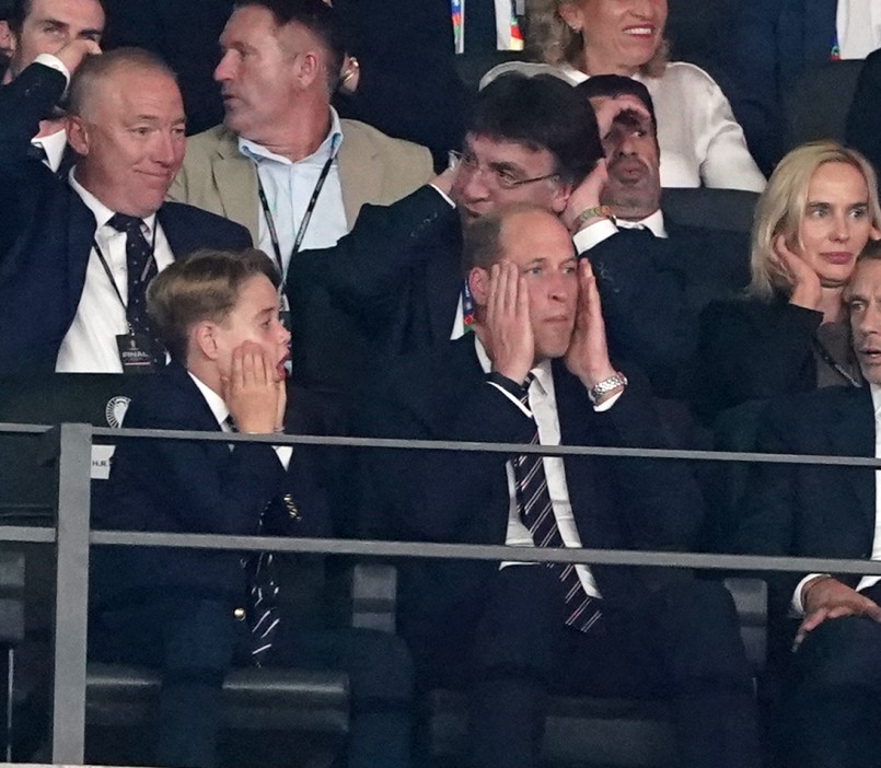 EURO 2024 News Pool (ENP).UEFA EURO 2024.Final Spain vs England 14h July 2024..Pictures-UEFA EURO 2024 News Pool (ENP).Paul Edwards - The Sun.Paul Grover - Telegraph.Mark Large - Daily Mail.Andy Stenning - The Mirror..Picture by Paul Edwards..Picture shows - Prince George, HRH Prince William The Prince of Wales as Spain take lead 2-1..