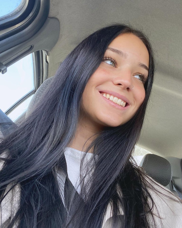 Story from Jam Press (Influencer Killed) Pictured: Catalina Gutiérrez. Body of influencer, 21, 'killed by besotted friend' found in back seat of car An influencer has allegedly been murdered by a besotted friend. Catalina Gutiérrez, 21, was found dead in a Renault Clio in a car park. Her body was partially burned in the back seat, according to reports. She last posted on Instagram for her 100,000 followers just hours before her alleged murder. Gutiérrez shared a photo of an invitation to a Friendship Day party at the Patio Olmos shopping centre in Córdoba City, Argentina, taking place today (19 Jul). The victim, who defined herself as a public figure, also had 36,000 followers on TikTok. She was last seen leaving her home to meet up with pals at the same shopping centre on the evening of 17 July. After leaving her house, she sent an audio message to her boyfriend to let him know she was on her way. When she failed to show up or answer messages, her friends informed her family. Her relatives grew more concerned as the hours passed and her sister began to track her movements with Apples location services. After midnight, she noticed that the victims iPhone signal has remained fixed at 3900 Pedro Echagüe Street in Córdoba. The sister informed the police and the macabre discovery took place. The authorities quickly ruled out the possibility of a homicide during a robbery as none of the victims valuables had gone missing. Investigators started interviewing her friends and family members to gather information. One friend, named as architecture student Néstor Soto, then allegedly broke down and confessed to the crime. The victim was his classmate at the National University of Córdoba. They suspect he was obsessed with the influencer despite the fact she had a boyfriend. The police stated: As he made his statement, he contradicted himself. From one moment to the next, he suddenly admitted that he killed her. He said she
