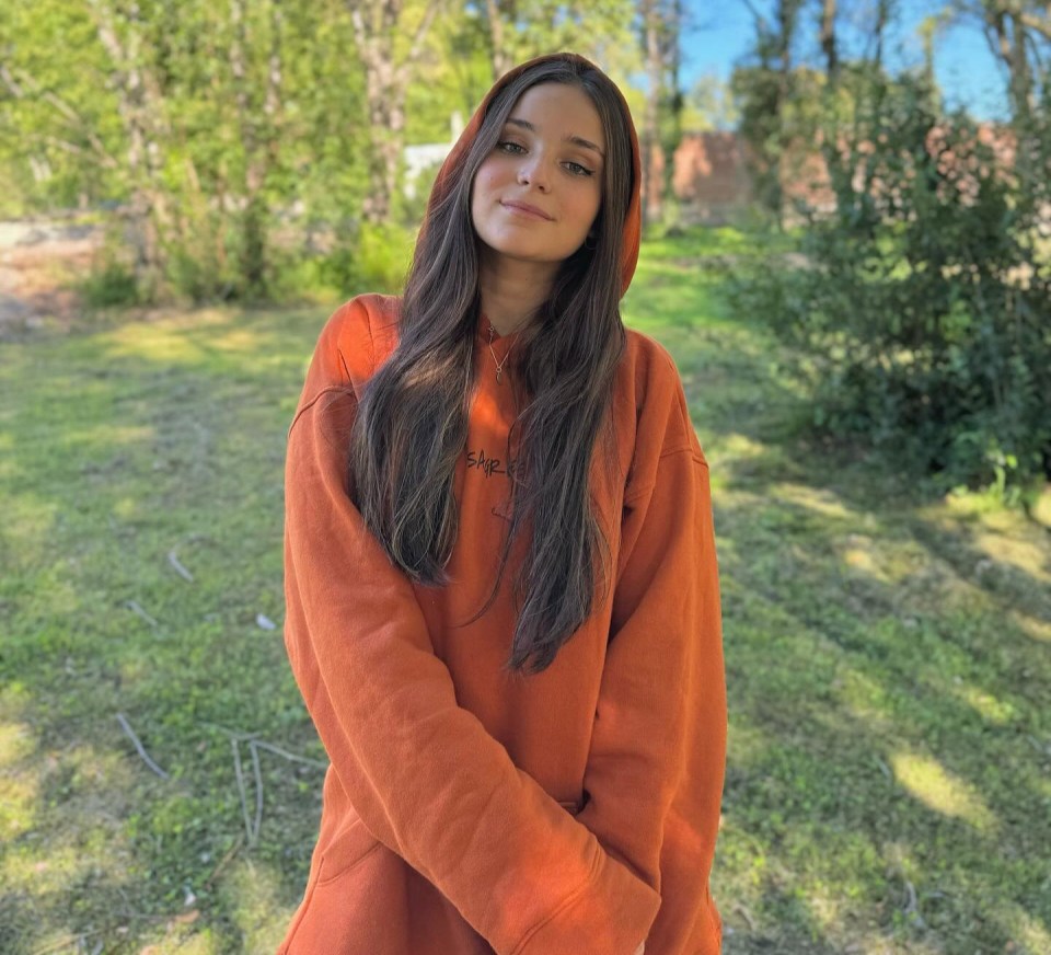 Story from Jam Press (Influencer Killed) Pictured: Catalina Gutiérrez. Body of influencer, 21, 'killed by besotted friend' found in back seat of car An influencer has allegedly been murdered by a besotted friend. Catalina Gutiérrez, 21, was found dead in a Renault Clio in a car park. Her body was partially burned in the back seat, according to reports. She last posted on Instagram for her 100,000 followers just hours before her alleged murder. Gutiérrez shared a photo of an invitation to a Friendship Day party at the Patio Olmos shopping centre in Córdoba City, Argentina, taking place today (19 Jul). The victim, who defined herself as a public figure, also had 36,000 followers on TikTok. She was last seen leaving her home to meet up with pals at the same shopping centre on the evening of 17 July. After leaving her house, she sent an audio message to her boyfriend to let him know she was on her way. When she failed to show up or answer messages, her friends informed her family. Her relatives grew more concerned as the hours passed and her sister began to track her movements with Apples location services. After midnight, she noticed that the victims iPhone signal has remained fixed at 3900 Pedro Echagüe Street in Córdoba. The sister informed the police and the macabre discovery took place. The authorities quickly ruled out the possibility of a homicide during a robbery as none of the victims valuables had gone missing. Investigators started interviewing her friends and family members to gather information. One friend, named as architecture student Néstor Soto, then allegedly broke down and confessed to the crime. The victim was his classmate at the National University of Córdoba. They suspect he was obsessed with the influencer despite the fact she had a boyfriend. The police stated: As he made his statement, he contradicted himself. From one moment to the next, he suddenly admitted that he killed her. He said she