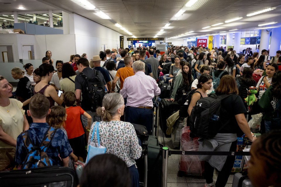 Travel chaos and lengthy queues sparked at Gatwick Airport this morning