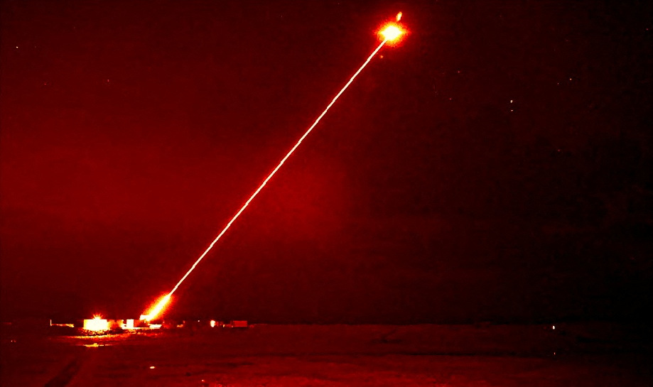 a red light is shining in the night sky