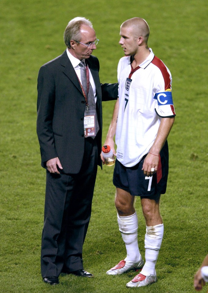 Sven-Goran Eriksson talks to David Beckham on football field