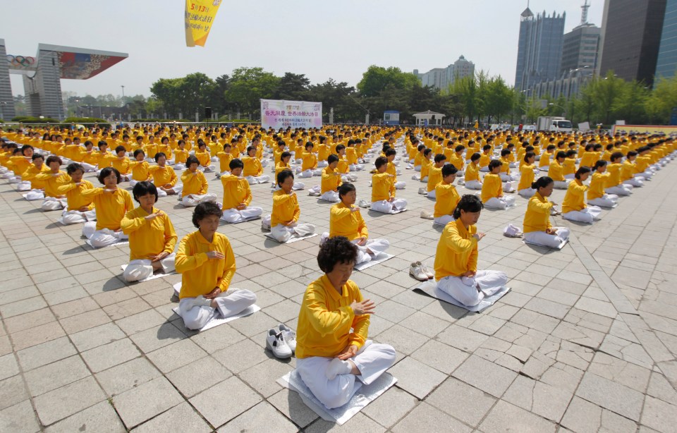 South Korean Falun Gong practitioners meditate as they commemorate the anniversary of International Falun Gong Day, which falls on May 13, in Seoul May 8, 2011, as they stage a rally against China's crackdown on Falun Gong followers. Hundreds of South Korean members of the Falun Gong spiritual movement participated in the rally. Falun Gong was banned in China in 1999 after thousands of members gathered in central Beijing to protest around China's Communist Party headquarters. Over 3,300 Chinese Falun Gong practitioners have died in prison or due to abuse in the ten years of the crackdown, according to Falun Gong. REUTERS/Lee Jae-Won (SOUTH KOREA - Tags: ANNIVERSARY POLITICS CIVIL UNREST) - RTR2M4T0