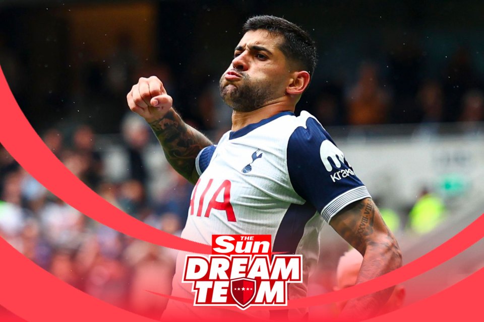 a soccer player with the sun dream team written on the bottom