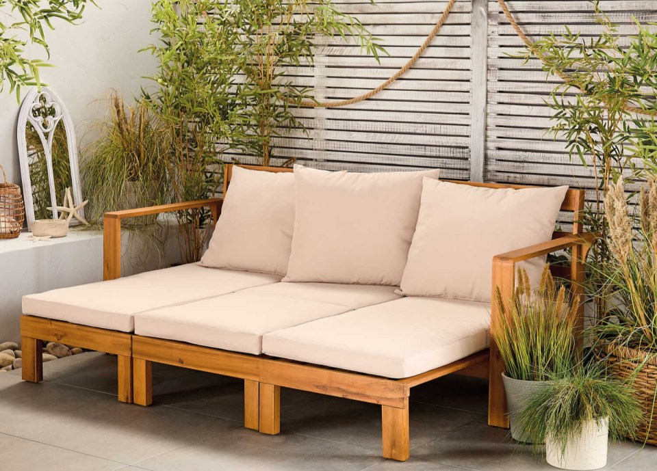 ALDI PRESS HANDOUT, , Garden day bed - http://www.aldi.co.uk/gardenline-daybed/p/831522803704900, Hanging plants - http://www.aldi.co.uk/roots-%26-blooms-hanging-plant/p/728579798785200, Bento lunchboxes - http://www.aldi.co.uk/crofton-bento-lunchbox/p/735267795875100, Pencil cases - http://www.aldi.co.uk/script-pencil-case/p/737338798448200, Water bottles - http://www.aldi.co.uk/crofton-drinking-bottle/p/828800796848900, Lunchbags - http://www.aldi.co.uk/children%27s-crofton-lunchbag/p/734652793535000, Desk planner - http://www.aldi.co.uk/script-a3-desk-planner/p/738580801098300, Highlighter pens - http://www.aldi.co.uk/script-highlighters-4-pack/p/737342809901803, Fruit/veg pods - http://www.aldi.co.uk/joie-banana-pod/p/735318808057109 / http://www.aldi.co.uk/joie-carrot-snack/p/735318808055903, Geometry set - http://www.aldi.co.uk/script-geometry-set/p/737342809901602