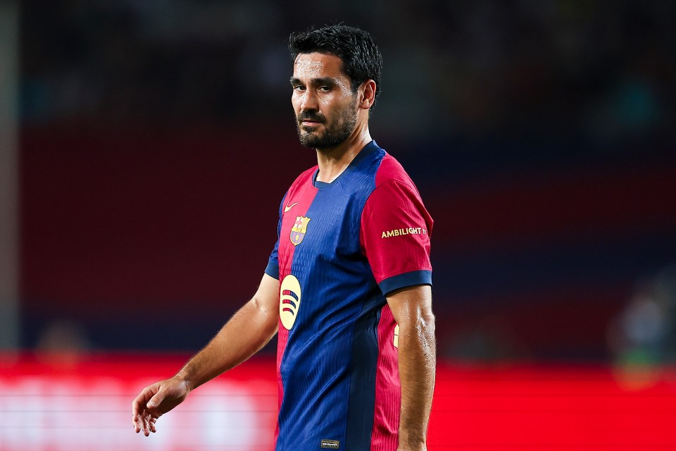 a soccer player wearing a shirt that says amblilight