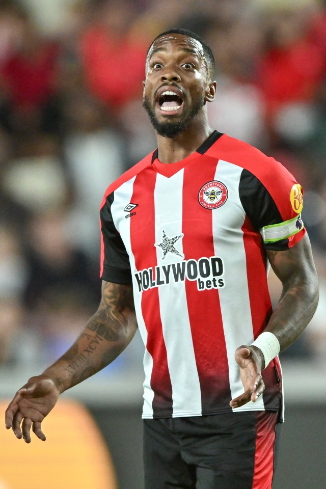 a soccer player wearing a jersey that says hollywood bets