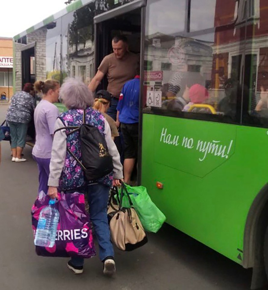 Residents of Kursk region urgently evacuated as Russian and Ukrainian armies clash at the border of the Kursk region