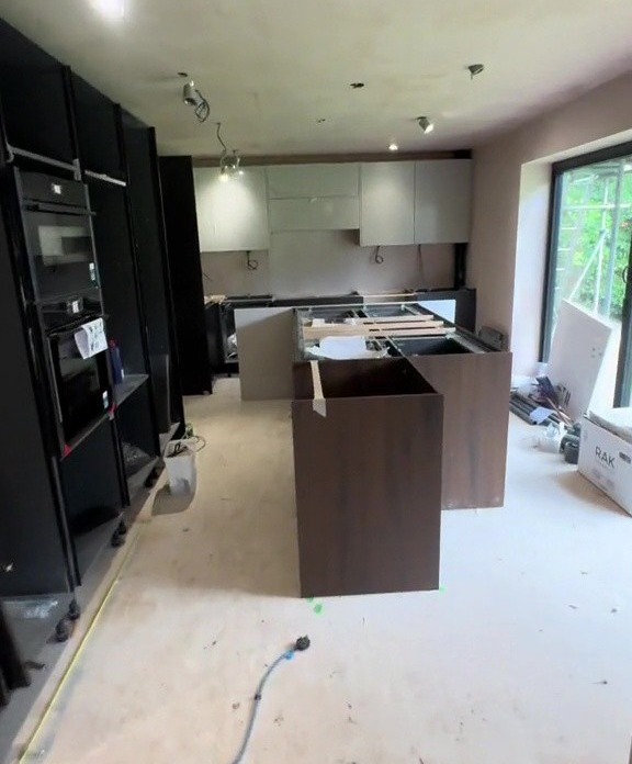 Love Island Casa Amor reject Billy Brown builds HUGE all black mansion,