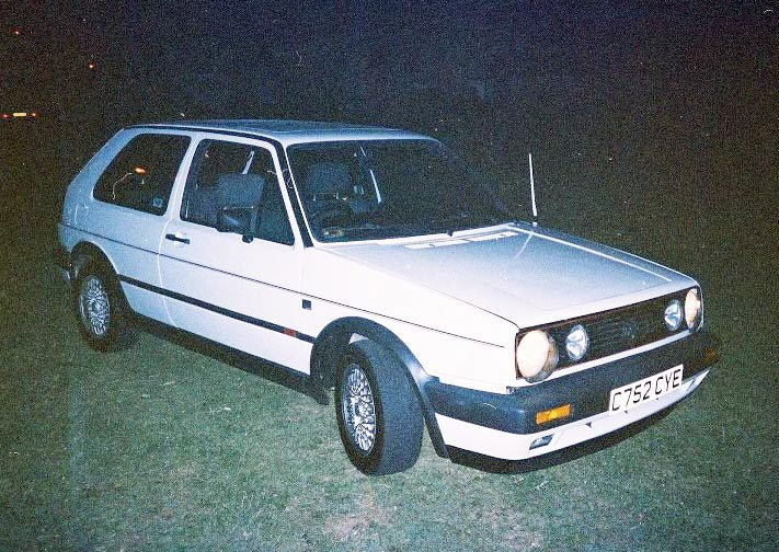 a white car with a license plate that says c752 cve