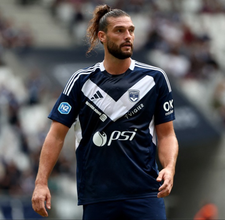 Girondins de Bordeaux's English forward Andy Carroll reacts during the French Nationale 2 football match between Girondins de Bordeaux and Voltigeurs de Chateaubriant at the Matmut Atlantique Stadium in Bordeaux, south-western France, on September 21, 2024. After losing their professional status and being administratively demoted to Nationale 2, an amateur level, by the Direction Nationale du Controle de Gestion (DNCG) this summer, one of the biggest winners in French football is back on September 21, 2024. (Photo by ROMAIN PERROCHEAU / AFP) (Photo by ROMAIN PERROCHEAU/AFP via Getty Images)