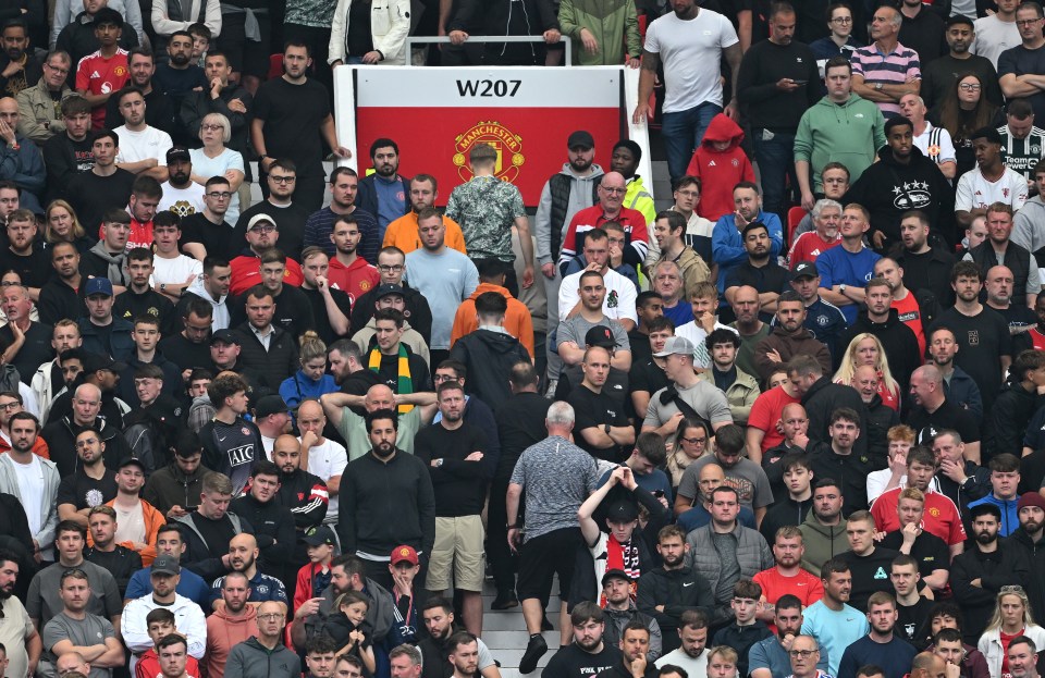 MANCHESTER, ENGLAND - SEPTEMBER 01: General view inside the stadium, as fans of Manchester United begin to leave the stadium early during the Premier League match between Manchester United FC and Liverpool FC at Old Trafford on September 01, 2024 in Manchester, England. (Photo by Michael Regan/Getty Images)