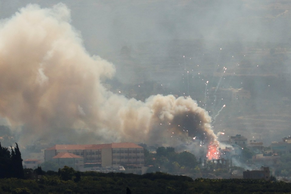 Smoke billows over southern Lebanon following Israeli strikes, amid ongoing cross-border hostilities between Hezbollah and Israeli forces, as seen from Tyre, southern Lebanon September 23, 2024 REUTERS/Aziz Taher