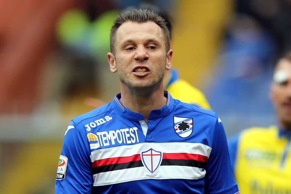 a soccer player wearing a benq siemens jersey
