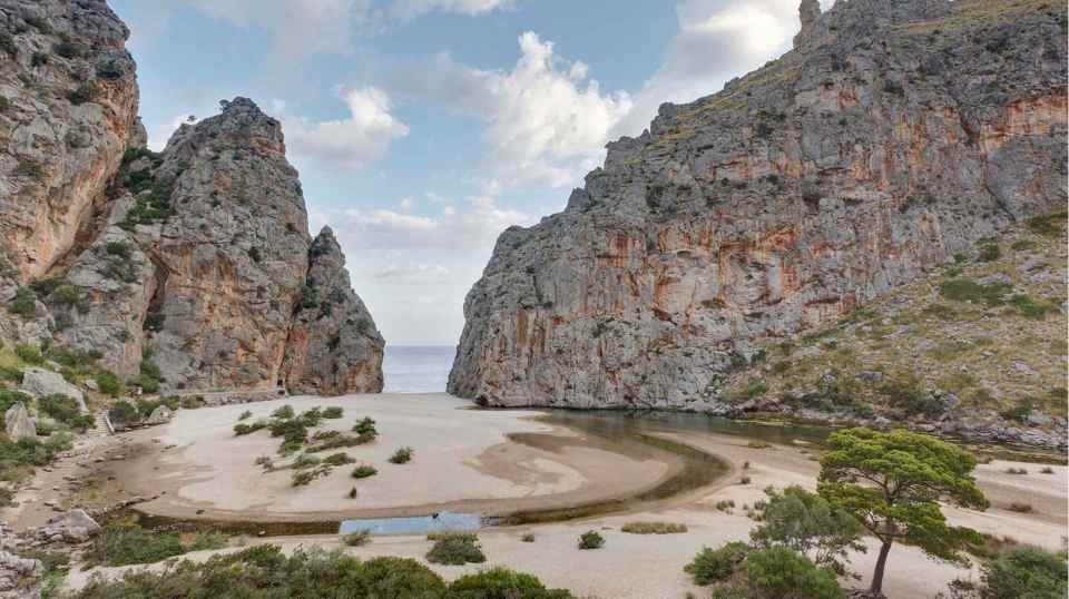 a small body of water in the middle of a canyon