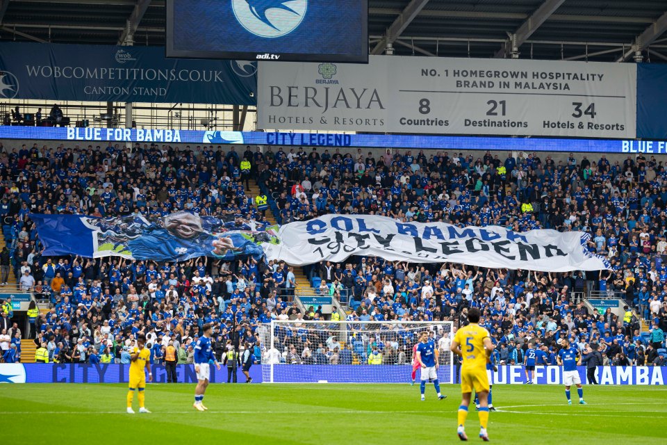a soccer field with a banner that says " sol ramb city legend "