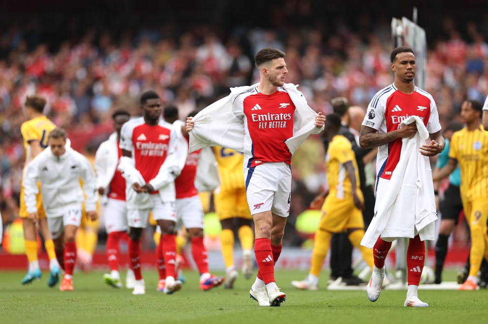 a soccer player with emirates fly better written on his shirt