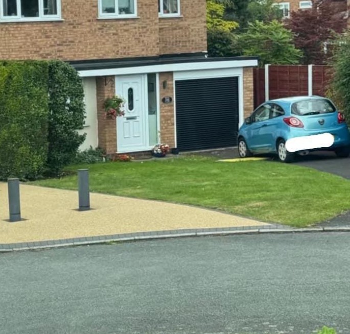 TAKEN WITHOUT PERMISSION</p>
<p>PARKING MAD Homeowner erects bollards to protect car from thieves  but he's mercilessly mocked for 'pointless' installation</p>
<p>RIP FROM: http://x.com/drhingram/status/1828406808844570903