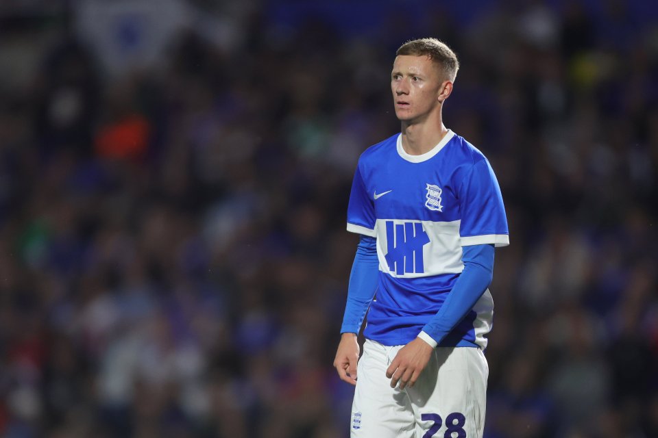 a soccer player with the number 28 on his shorts