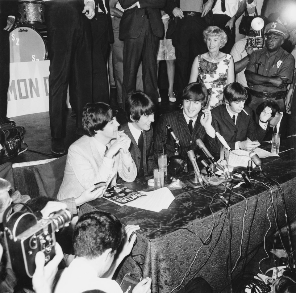 a group of people sitting at a table with a sign that says mon on it