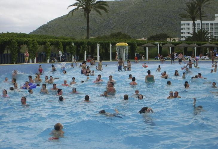 a large group of people are swimming in a pool