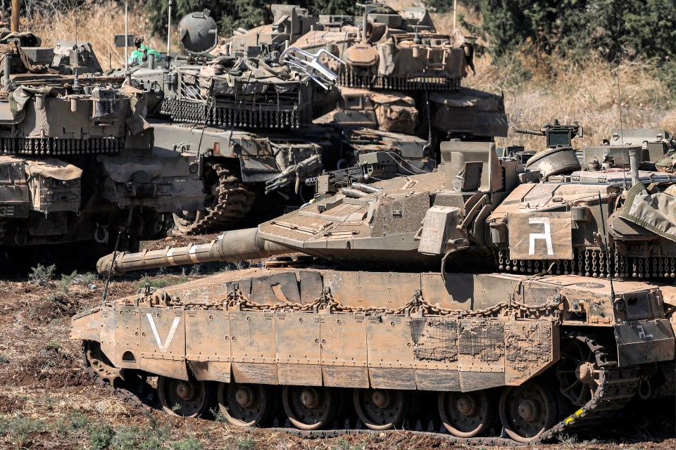 a tank with the letter v on the side of it