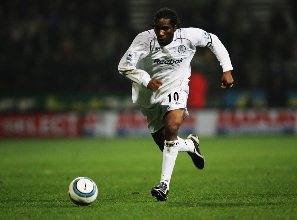 a soccer player with the number 10 on his jersey