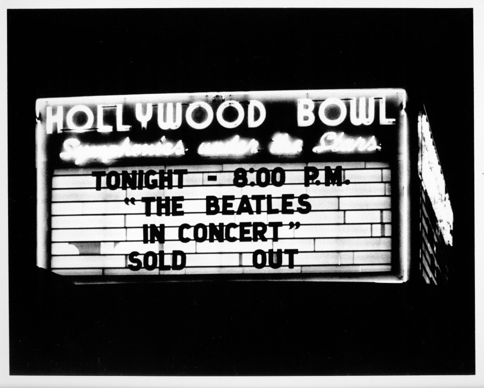 a black and white photo of a sign for the hollywood bowl
