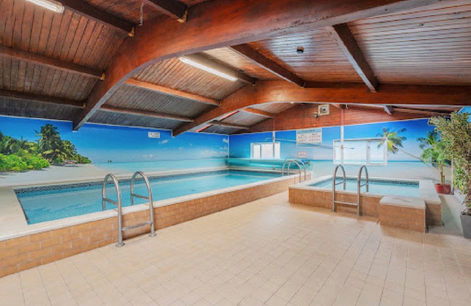 a swimming pool with a sign that says no diving
