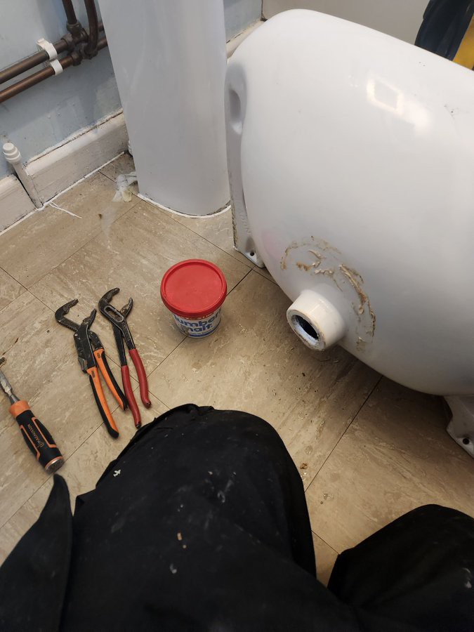 Cameron Menzies plumbing.<br />
http://twitter.com/CameronMenzies/status/1735617310990242253?s=20