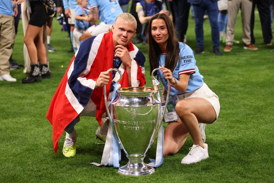 ISTANBUL, TURKEY - JUNE 10: Erling Haaland of Manchester City and Isabel Johansen pose with the trophy after the UEFA Champions League 2022/23 final match between Manchester City FC and FC Internazionale at Ataturk Olympic Stadium on June 10, 2023 in Istanbul, Turkey. (Photo by Marc Atkins/Getty Images)