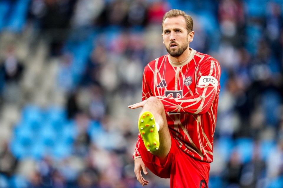 BOCHUM, GERMANY - OCTOBER 27: Harry Kane of FC Bayern Munchen warms up prior to the Bundesliga match between VfL Bochum 1848 and FC Bayern Munchen at Vonovia Ruhrstadion on October 27, 2024 in Bochum, Germany. (Photo by Rene Nijhuis/MB Media/Getty Images)