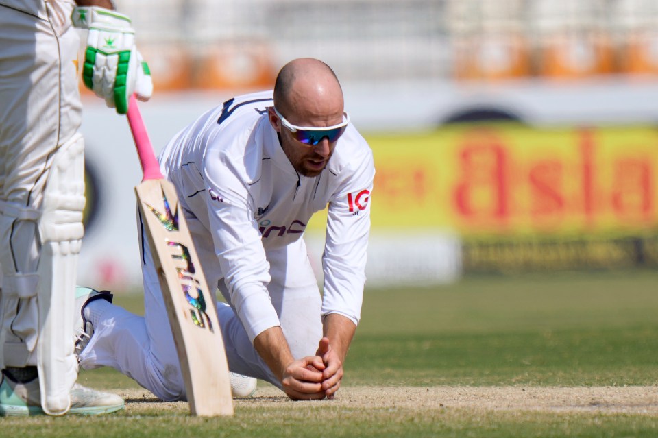 a man kneeling down with a cricket bat that says igg on it