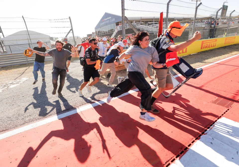 a group of people running on a track with a yellow sign that says irelli