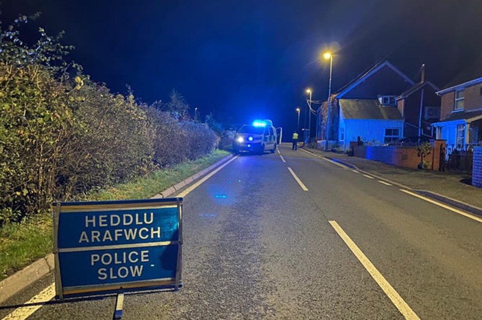 a blue sign that says police slow on it