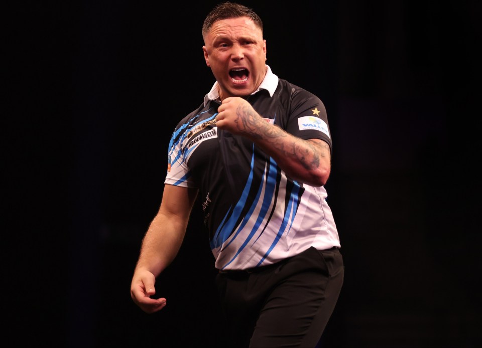 a man wearing a shirt that says ' slazenger ' on it