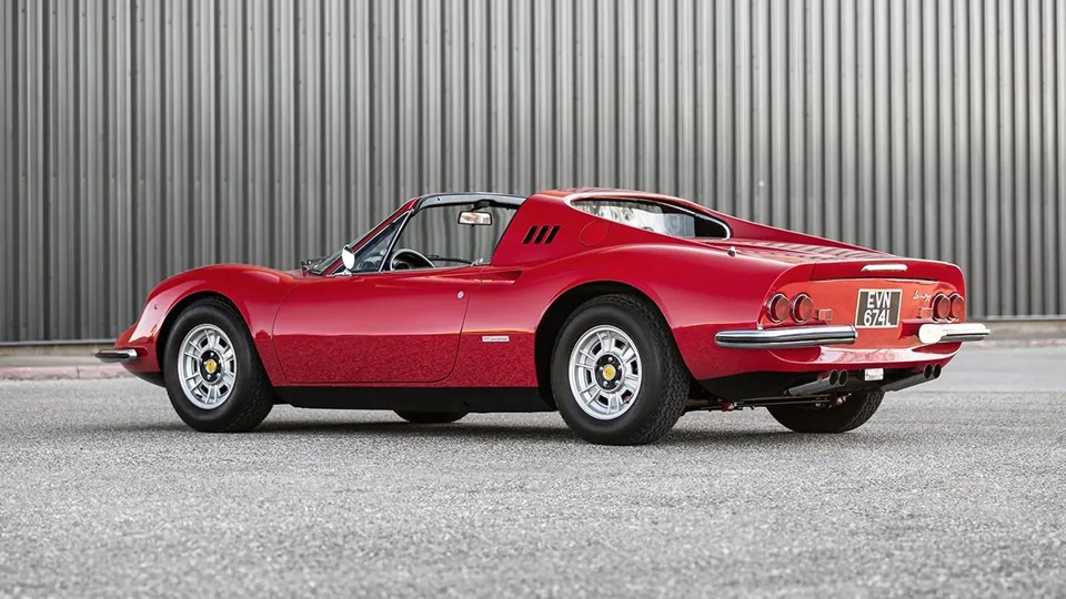 a red ferrari sports car with a license plate that says eo nm