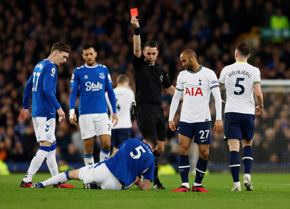 a referee gives a red card to a player with the number 5 on his jersey
