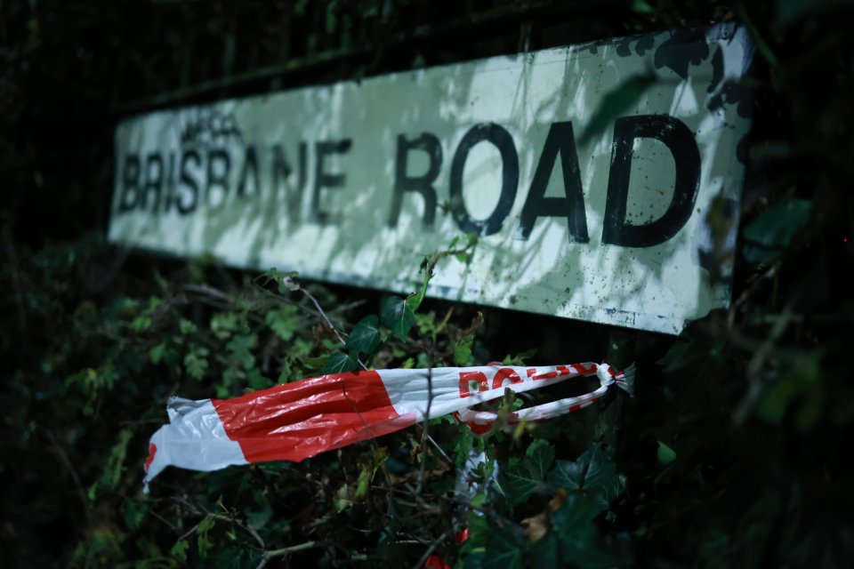 a sign that says brisbane road on it