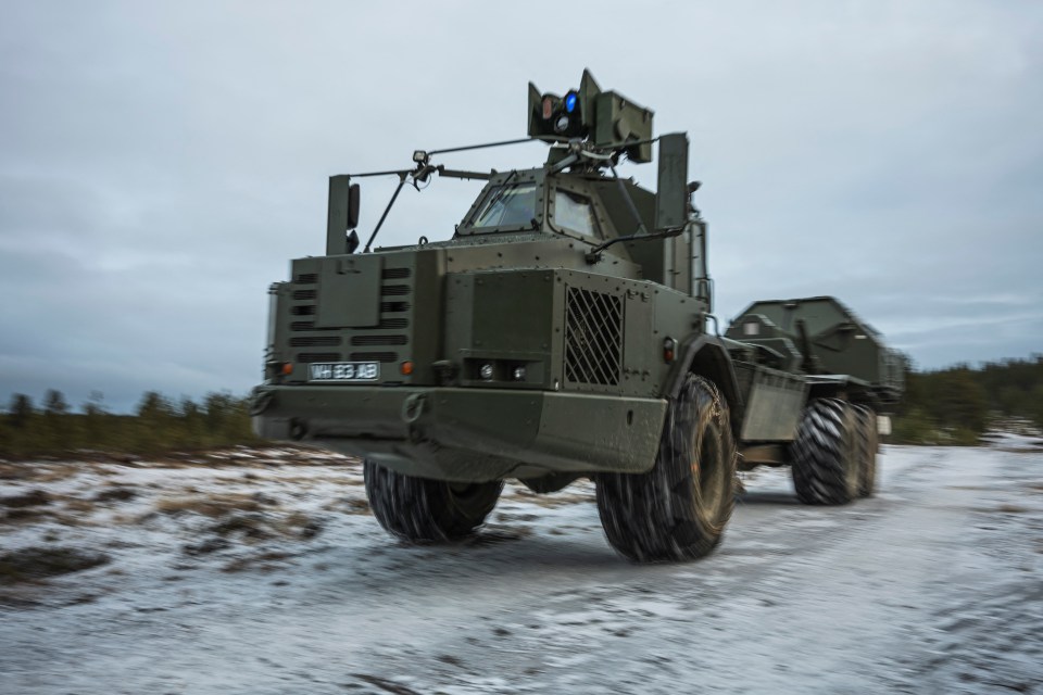 a military vehicle with a license plate that says vh 83 ab