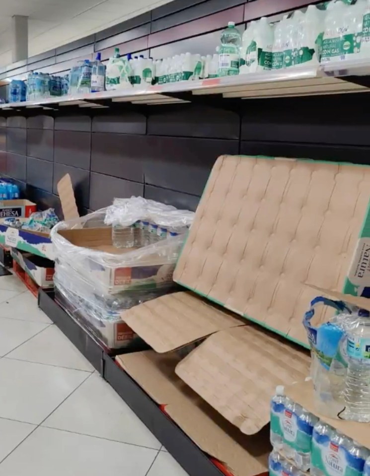 empty shelves in a store that says 101 malaga