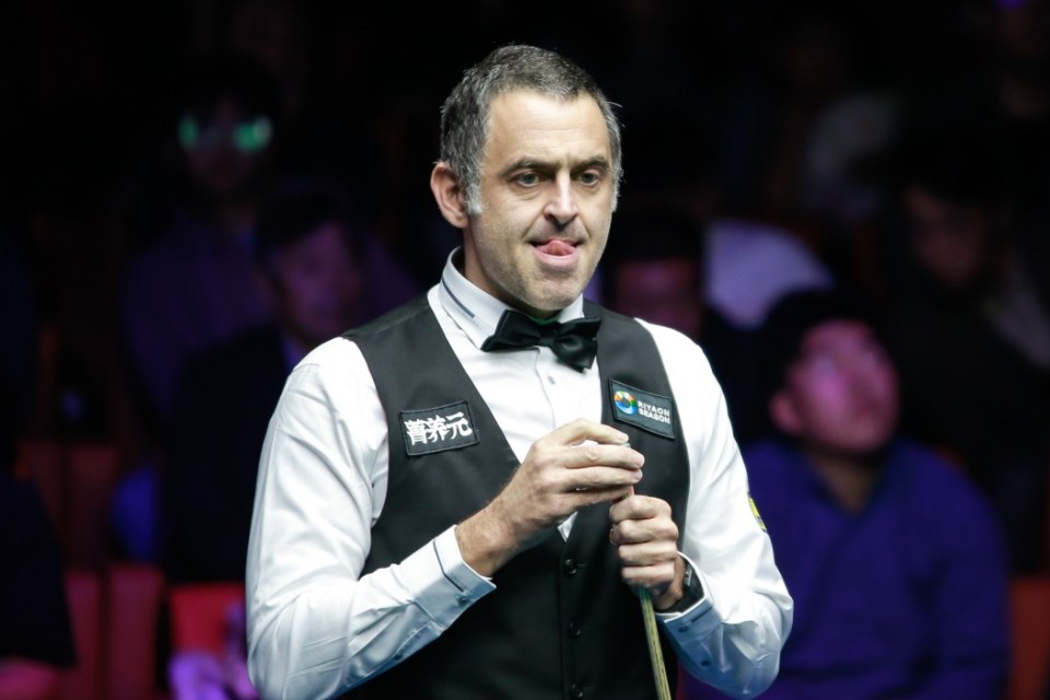 NANJING, CHINA - NOVEMBER 03: Ronnie O'Sullivan of England chalks the cue in the first round match against Mink Nutcharut of Thailand on day 1 of 2024 International Championship at Southern New City (SNC) National Fitness Center on November 3, 2024 in Nanjing, Jiangsu Province of China. (Photo by Tai Chengzhe/VCG via Getty Images)
