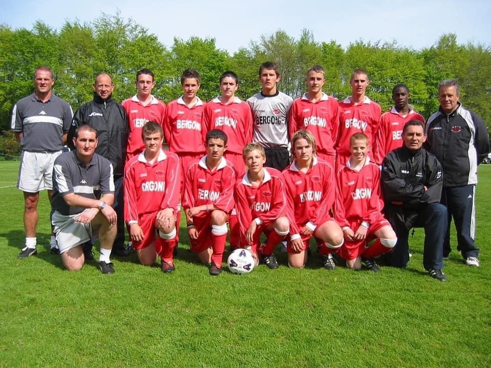 a group of soccer players wearing red jerseys with the word bergson on them