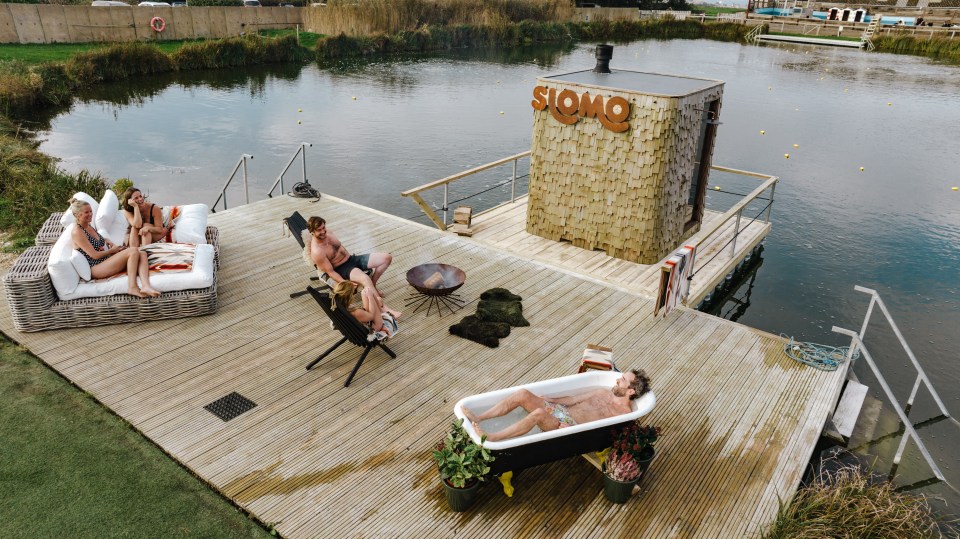 a man in a bathtub on a dock with a sign that says siomo