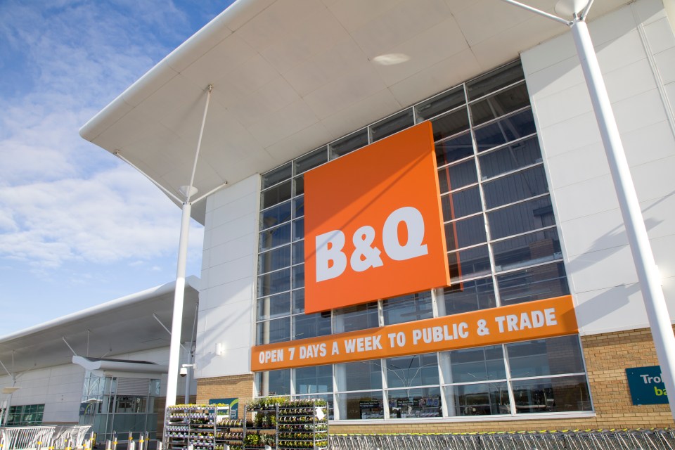 a b & q store is open 7 days a week to public & trade
