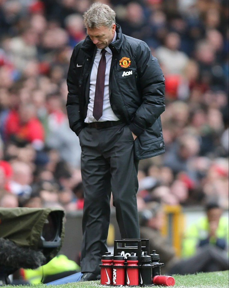 a man wearing a jacket that says aon on it