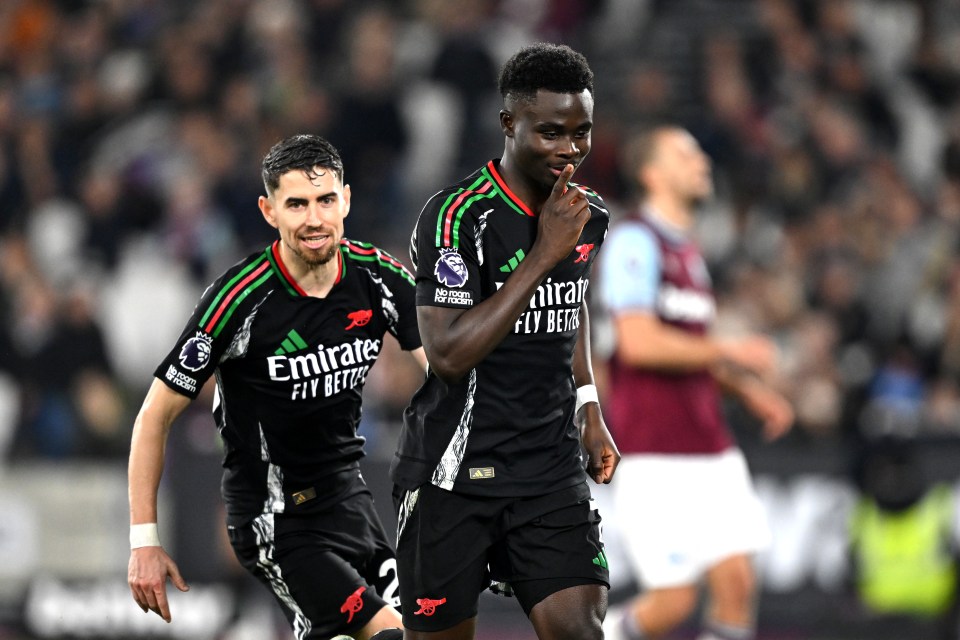 Bukayo Saka of Arsenal celebrates scoring his team’s fifth goal from a penalty kick during the Premier League match between West Ham United FC and Arsenal FC at London Stadium on November 30, 2024 in London, England.