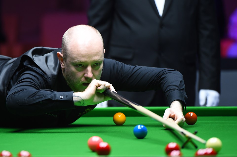 a man is playing snooker and his shirt says ' williams ' on it