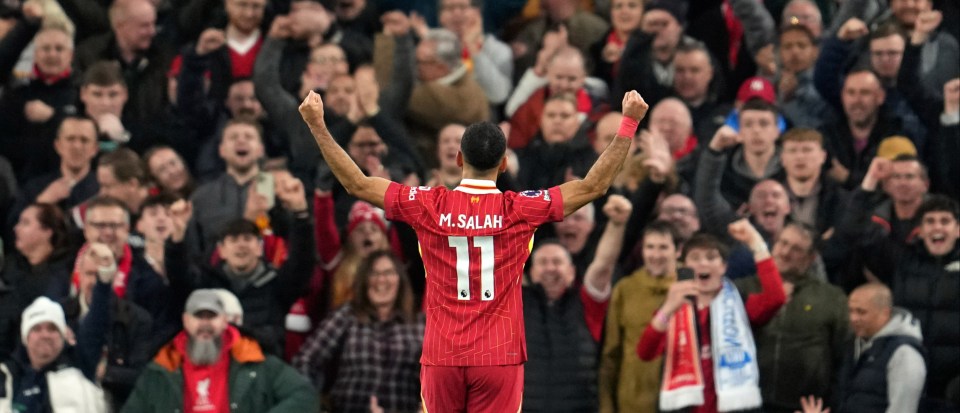 a soccer player with the number 11 on his back