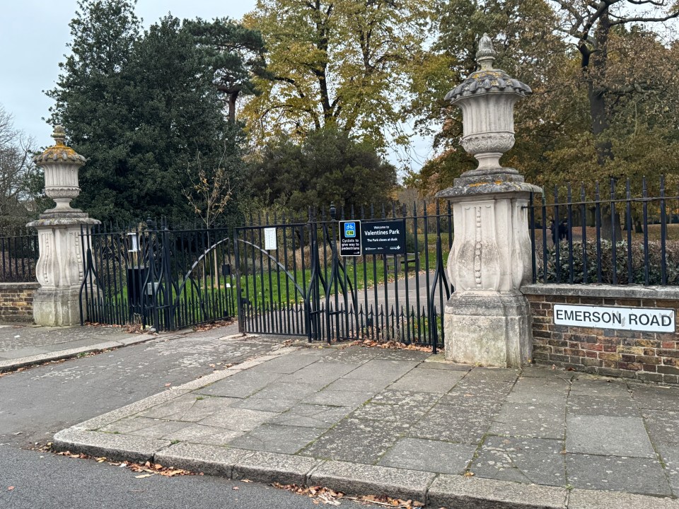 the entrance to valentine park is located on emerson road